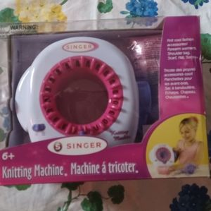 NWOT SINGER Circular Knitting Machine - 22 pin